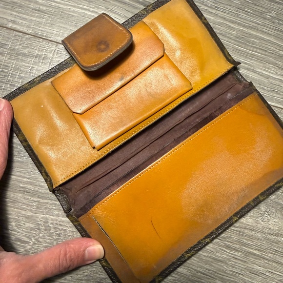 Louis Vuitton Wallet - Picture 7 of 11